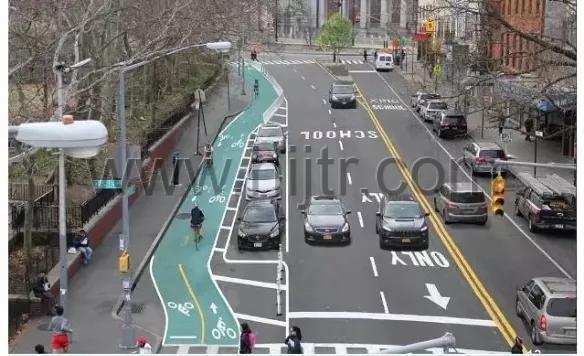 李伟：北京为什么要求道路两侧都要设置自行车道?